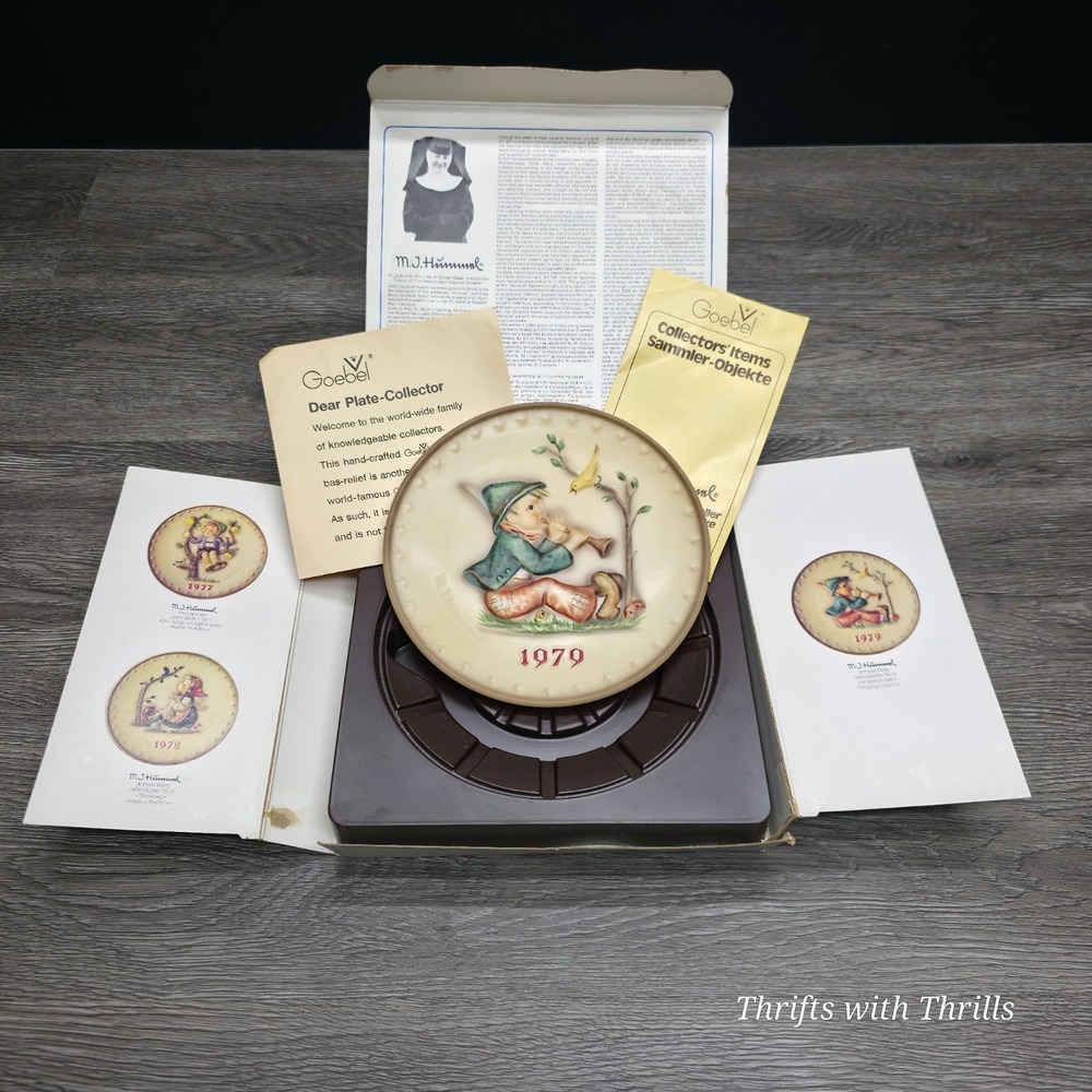 M.J Hummel 9th Annual Plate - 1979‎ "Boy With Flute" HUM 272- Goebel W. Germany
